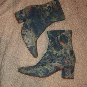 Blue boots/heels with stars